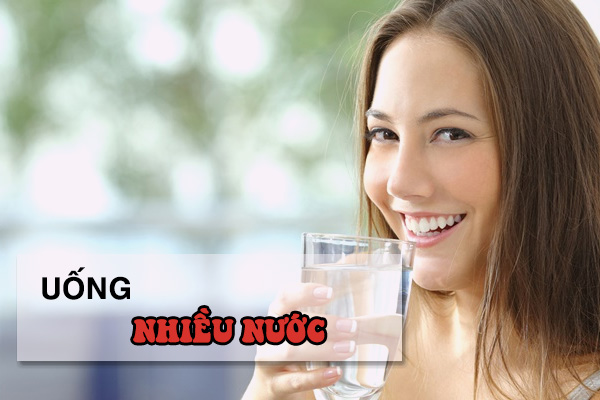 Uống nhiều nước giúp làm loãng dịch nhầy